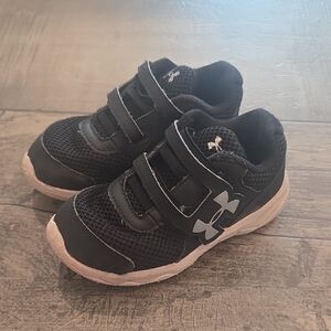 Under Armour Kids' Black and White Sneakers Size 9